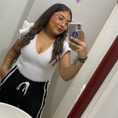 acdesign27's profile picture. Karol G 🌴🌺🩷