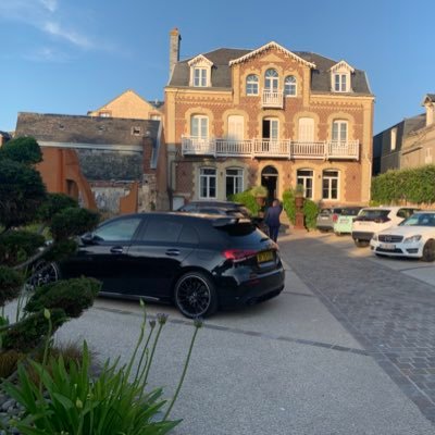 chris34419187's profile picture. #ITFC Ex North Stand #AMG, Ex City Trader Now A Property Developer, Motorsport, Cold Beer, Cold White Wine, ❤️🇫🇷 trips and restaurants