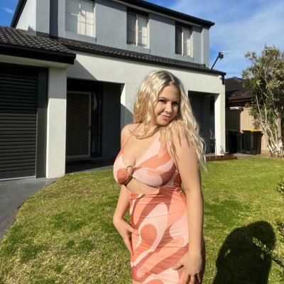I’m available for sex service and body massage therapist