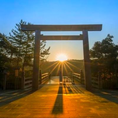 国を憂う素浪人。薩摩と兵庫の血。今日本は妖怪だらけ。本来の日本を取り戻す。世界を牛耳る狂人らは途上国民らに国境を越えさせ、世界中の国を混乱・無秩序・家畜化し人口を減らして世界征服を企てている。日本の政権もそれに従っている。もう時間が無い。日本人よ、闘う時だ。