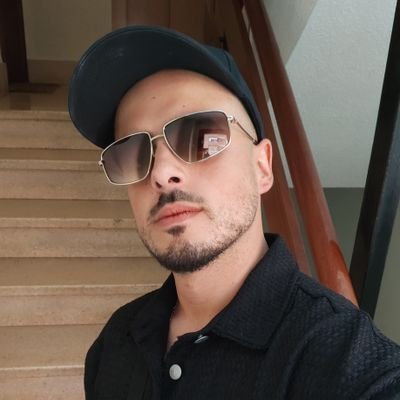 Adryansanm's profile picture. 'Se que mi suerte no depende del color de un gato, que si metes la pata pagas el pato'. 
Blue