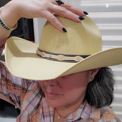 MaleficaBlue's profile picture. Socia fundadora del #TeamBlue(el destino me puso ahí no fue decisión propia). La maldita pandemia dejo ausencias en casa.