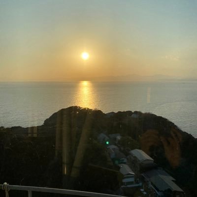 小泉内閣の経済政策への激しい違和感から、2001年から2ch、苺等の掲示板で経済政策を論じてきました。金融も財政も外交もハト派です。戦前回帰の自民党改憲案に反対。社会保障切り捨てに反対。#今こそ財務省設置法および財政法改正を