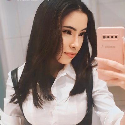 ╭━━❀・✿・❀━━╮
🌸Just a girl with a big base & bigger dreams
🐾I build, farm, raise cuties & bite in PvP
✨Event lover & chaos bringer in Once Human