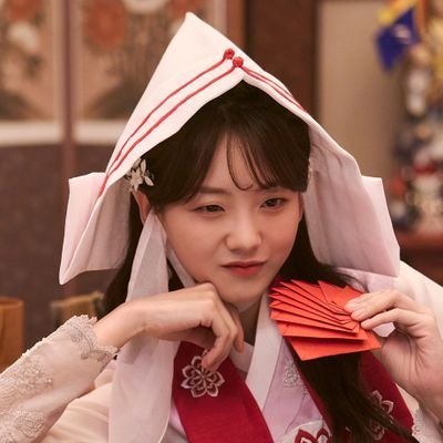 yooongineko's profile picture. (they/she) • 'lover with a $ sign is a lo$er' around women and 'sorry i'm an anti-romantic' around men •