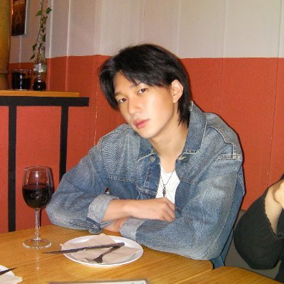 Akun ini dibuat dengan tujuan untuk menangisi hidup, cowok kpop, dan cowok fiksi ♡