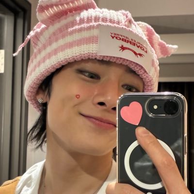 foxayenie's profile picture. 