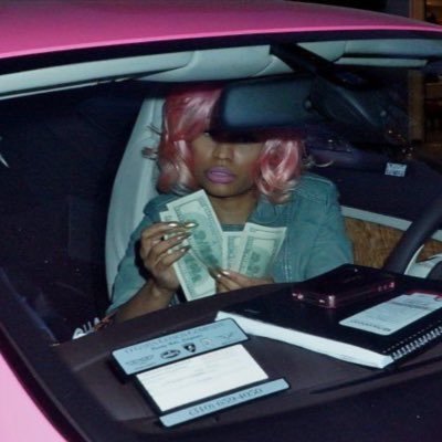 Ima weirdo but im rare tho, Big Barbie be the name hoe! A 5⭐️bitch who do 5⭐️ tricks 🤸🏾♂️