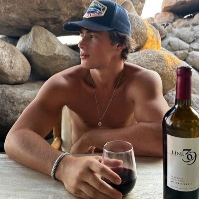 uzumakichr's profile picture. Eu vc o mar e ela 🔆