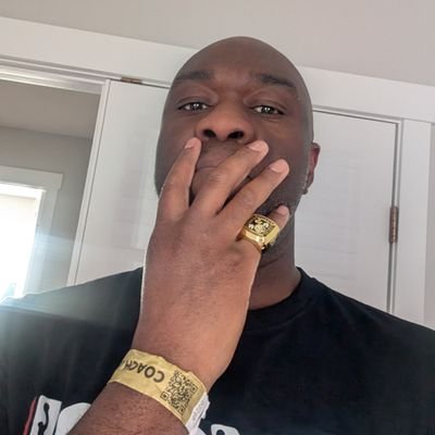 Toronto Raptors fan that lives in Calgary. All fans are welcome!
Follow me, and I'll follow you back!
#YYC #Wethenorth #RaiseHail #lightsupletsgo