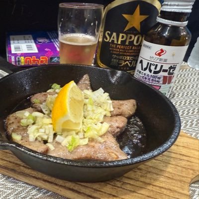 📍おかん🧒 7歳男子のママ 🍚 まかない付きパート →食べすぎる 📏 身長155cm・体重55kgスタート 🎯 目標50kg(産前に戻すぞー!) 🎽 ゆる筋トレ/ストレッチ/間食コントロール 🥦 栄養バランスも意識してく!
