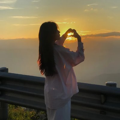 誰にも染まらない、私だけの色で生きる。
私に話しても私は忘れてしまうし、私に教えても私は覚えているかもしれないし、私を巻き込んでも私は学べる。