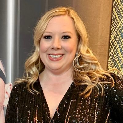 Abbie's Mama. Blockhead. Donnie Girl. Chasing Confetti Blogger & 1/2 of #JoyWithJEGS. Austin Butler, New Kids on the Block, Elvis & confetti bring me joy.