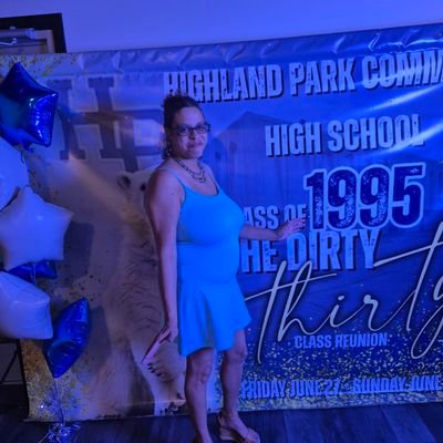 ewell_toni's profile picture. Sweetheart Cleveland Sports Fan Lover of all i block all that don't know Biden won the 2020 election thank you she/her/hers  #kamala2028💙💙💙💙 #imwithher