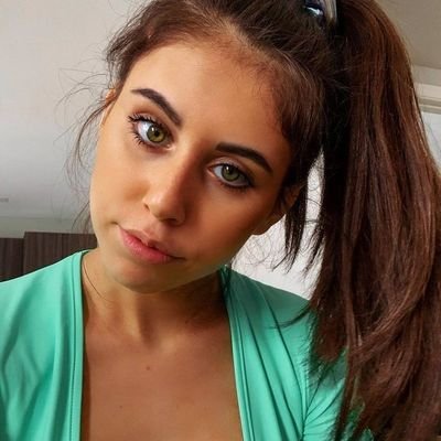 Elizabe09924899's profile picture. 