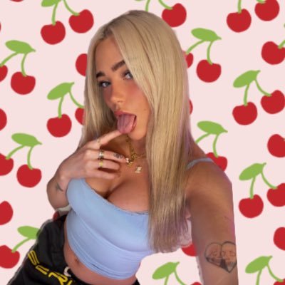 QueenCherryXo's profile picture. Your sweetest secret🍒I won’t tell your subs💚keep scrolling it’s TOTALLY NOT A TRAP❤️💋Follow me💋DM me first❤️discord: cherryqueen444