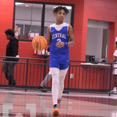ShowTimeF_'s profile picture. 6’1 c\o 2028 guard. Contact-@fgray@hwhschools.org 5014145055