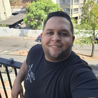 me llamo jeancarlos lopez tengo 17 años me dedico a dormir jajaja y a bailar salsa casino sígueme o al Whatsapp +584129395419