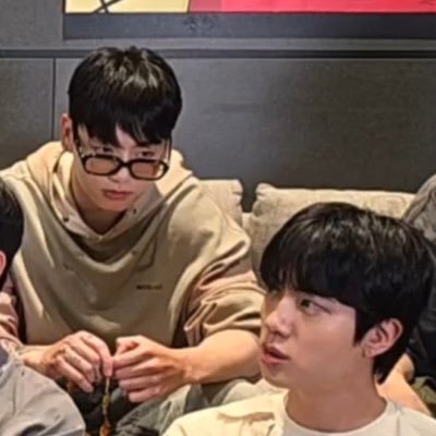 Don't follow me unless we are talking about Jinkook. RT acct : @seokjinie9292