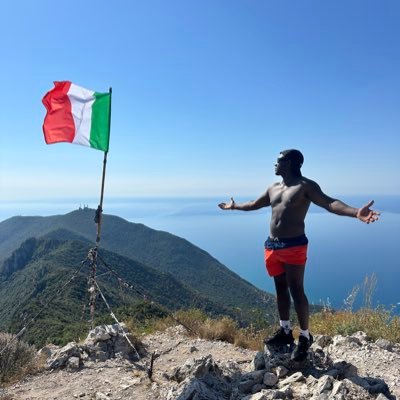 Italo-Cubano. Antifascista! Faccio cose. Molte sbagliate, ma tutte a sinistra. Curiosità intellettuale e passione civile. ❤️