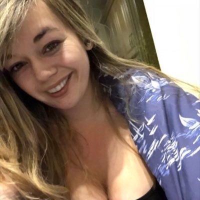 I’m a huge Wrestling and Nascar fans 💖Like Coffee☕️single looking for a relationship