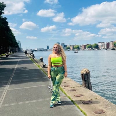Just using Twitter as my diary. Feel free to follow my, often odd, inner-thoughts and boring adventures in life. Ben trouwens gewoon Nederlands hoor🇳🇱.