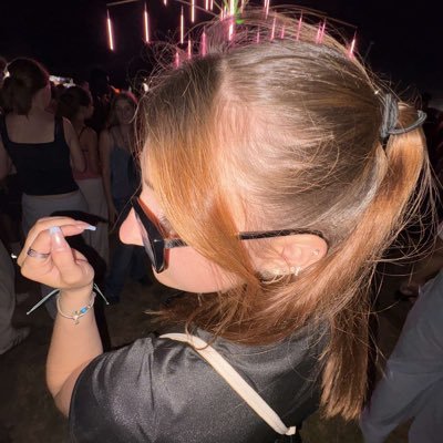 l_lauraaa_l's profile picture. 👥🫀🏳️‍🌈