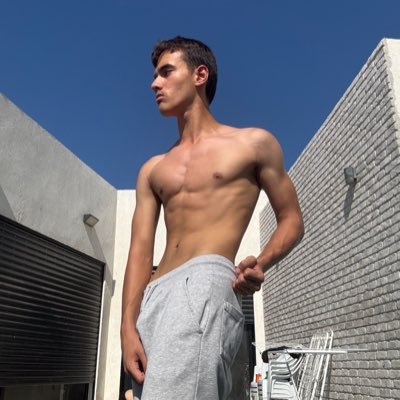 23 live in austrailia posts daily about fitness