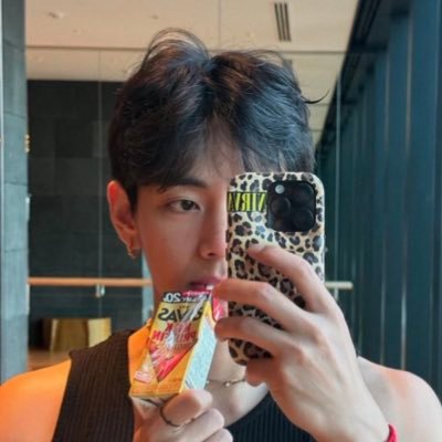 j’écris sur wattpad | ᴹᴸᴷᶜ | 🐯🐰🐥 - 𝗍𝗁𝗏 𝖽𝗒𝗇𝖺𝗆𝗂𝖼 | g-idle and svt enthusiast | 25 | she/her | 𝖿𝗋/𝖾𝗇