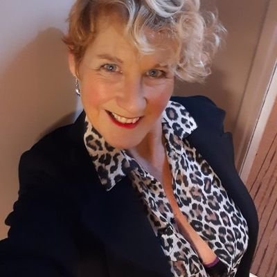 MissLaurenVibes's profile picture. Blonde Beauty, Rooted Deep | Granny to three 👶 | Embracing My Heritage with Love & Grace 💛 | Always Chasing Sunlight ☀️