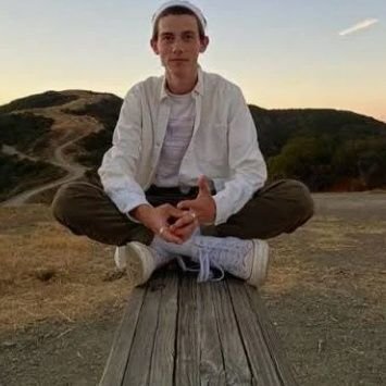 Am Griffin musk son of
👽Elon musk🇺🇸
the CEO of
Tesla. I don't speak ill of my dad be careful of those imposters pretending to me my dad out there