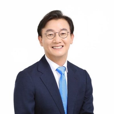 대한민국 해양수산부 장관/20·21·22대 국회의원(부산북구갑)/국회 문화체육관광위원회 위원장/더불어민주당 원내선임부대표/정치개혁특별위원회·윤리특별위원회 간사/국회 정무·운영위원회/예산결산·민생경제특별위원회/청와대 국정상황실·경제정책수석실 행정관/경제부총리 정책보좌관/청와대 제2부속실장