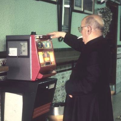 Bertín Osborne en lo social, marxista leninista en lo económico.