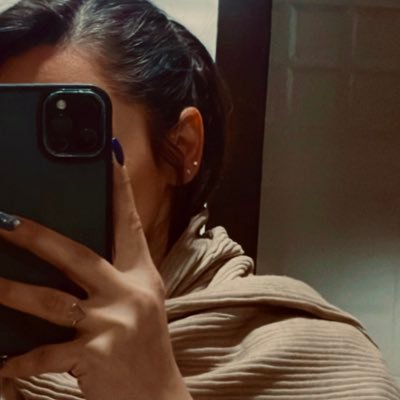 AshpaziEla99029's profile picture. I don’t shine, I burn