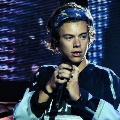 hey guyss. I'm 11 I love music and piano and 1D and harry styles 4 eva