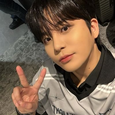 jongho hand holder ✿ 🧸 fan account || FREE 🇵🇸 || @oddjisung wife