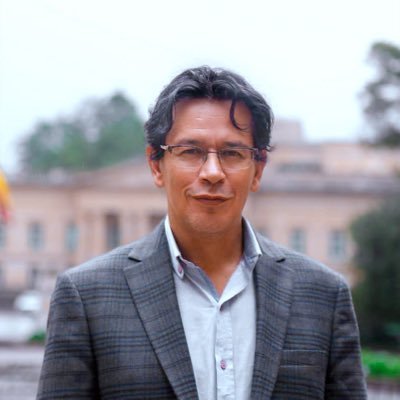Senador de la República de Colombia del @pactocol, Vicepresidente de la @primerasenado y Presidente del @polodemocratico @fuerzacomun #AlimentarLaVida 🌽🕊️