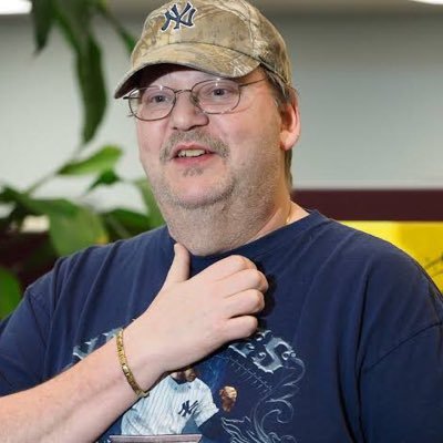 Hallo, ich bin Michael Weirsky, ein Mega-Millionen-Lotteriegewinner, ich verschenke 5000 € an meine ersten 1k glücklichen Follower. Followback zum Anspruch