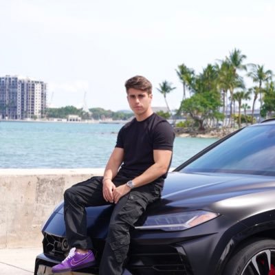 CEO of Grow With Us Agency, leading Digital Marketing Agency serviced 7,500+ clients. (Instagram @dremedici 738K) CoFounder of Linkme ($110M valuation)