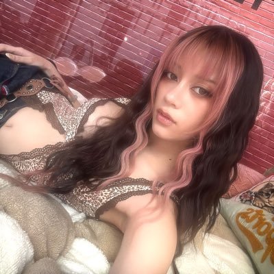 stormhk4's profile picture. 2000s tv shows + 2000s bands + kpop + katseye = MY ACC (this is my diary)