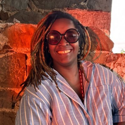 Filha de Yemanjá com Xangô. Pesquisa, lê, escreve, gosta de reality shows e de pagode. O Twitter é meu e as opiniões são minhas!