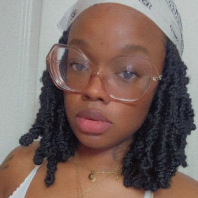 I Am HER🤍. ♎️ evolving into a better me 🌸 TruckHER 🚛💕