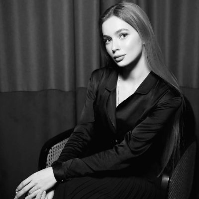 I am a woman who likes to try new things, brave, independent, with enough self-control and humor.