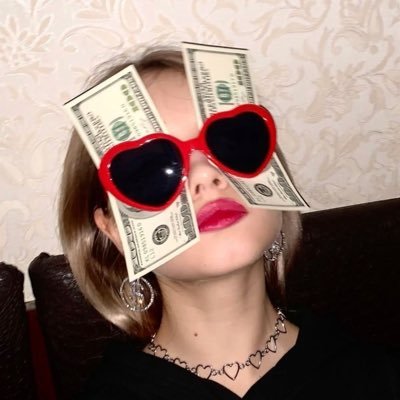 jenniieyo's profile picture. swan of the pink
