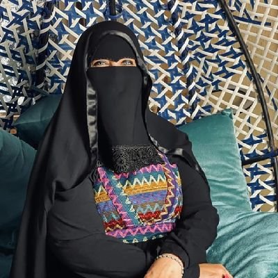 لَا تَبْحَثْ عَنْ رِضَا النَّاسِ، فَإِنَّ قُلُوبَهُمْ مُتَقَلِّبَةٌ، وَلَكِنَّ رِضَا اللهِ هُوَ الأَمَانُ الحَقِيقِيُّ.🌸🥺