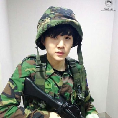 estudando medicina veterinária pra aprender a cuidar do meu gatinho, yoongi 😽❤️‍🩹