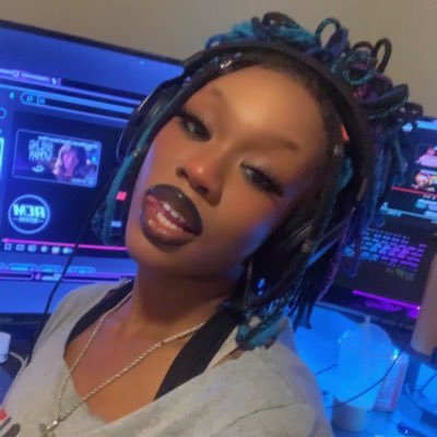 🫦 I’m just trying to grind n vibe 👽 Catch me for a stream sometime 🎥💕