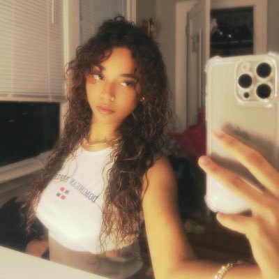 __Bxbyash's profile picture. 