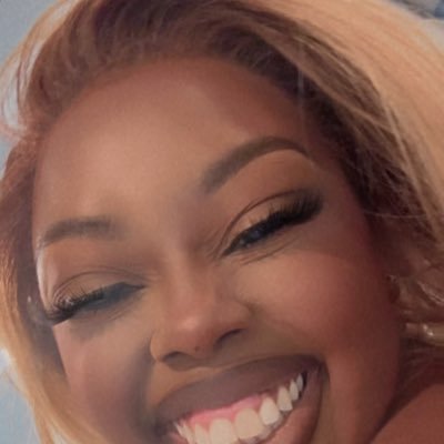 I’m a pink starburst so you know I’m the best. 💕 💁🏾