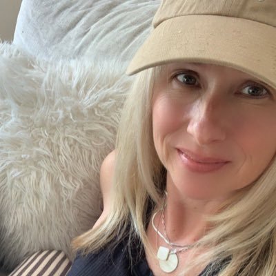 🇺🇸✝️❤️Christian, twin, happy wife, proud mom of 2 daughters. I promote my daughter’s jewelry business: https://t.co/bVWVHXV6hp (please share if you can). No DM